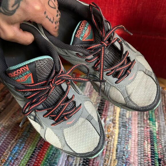 Saucony Women’s Sneakers in Gray and Green with Orange Laces Size 9 - Picture 11 of 15